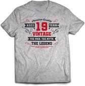 19 Jaar Legend - Feest kado T-Shirt Heren / Dames - Antraciet Grijs / Rood - Perfect Verjaardag Cadeau Shirt - grappige Spreuken, Zinnen en Teksten. Maat 3XL