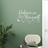 Stickerheld - Muursticker "Believe in yourself" Quote - Woonkamer - met hartjes en sterren - Engelse Teksten - Mat Wit - 41.3x72.2cm