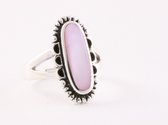 Bewerkte zilveren ring met roze parelmoer - maat 20