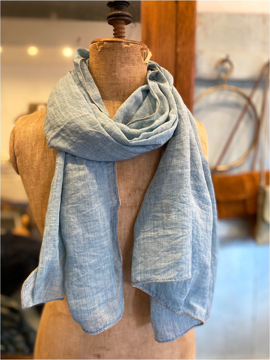 Lovely Scarfs jeans blauwe, dames sjaal, uni pastel shawl, goud accent, dunne shawl