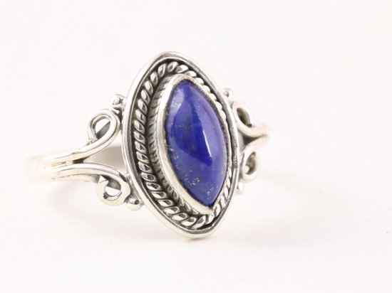 Fijne bewerkte zilveren ring met lapis lazuli - maat 16