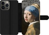 Bookcase Geschikt voor iPhone 13 Pro telefoonhoesje - Meisje met de parel - Vermeer - Tegels - Met vakjes - Wallet case met magneetsluiting