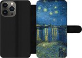 Bookcase Geschikt voor iPhone 13 Pro telefoonhoesje - De Sterrennacht - Vincent van Gogh - Met vakjes - Wallet case met magneetsluiting