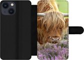 Bookcase pour iPhone 13 Mini Bookcase - Scottish Highlander - Violet - Fleurs - Avec compartiments - Étui portefeuille avec fermeture magnétique