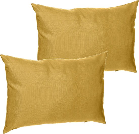 Deux coussins décoratifs jaunes de 30 x 50 cm, texture lin, sur fond blanc.