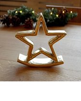 Een luxe goudkleurige ster om neer te zetten tijdens feestdagen of zomaar. Glanzend, glad en glimmend afgewerkt. Een stevige ster om ergens in uw huis, serre / tuinkamer neer te ze
