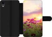 Bookcase Geschikt voor iPhone XR telefoonhoesje - Zonsondergang - Bloemen - Roze - Natuur - Groen - Met vakjes - Wallet case met magneetsluiting