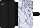 Bookcase Geschikt voor iPhone XR telefoonhoesje - Marmer print - Wit - Zwart - Met vakjes - Wallet case met magneetsluiting