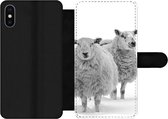 Bookcase Geschikt voor iPhone XS telefoonhoesje - Schapen - Sneeuw - Wit - Met vakjes - Wallet case met magneetsluiting