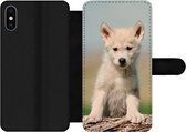Bookcase Geschikt voor iPhone XS telefoonhoesje - Wolf - Kind - Hout - Met vakjes - Wallet case met magneetsluiting