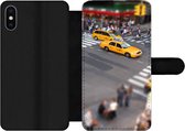 Bookcase Geschikt voor iPhone XS telefoonhoesje - New York - Amerika - Taxi - Met vakjes - Wallet case met magneetsluiting