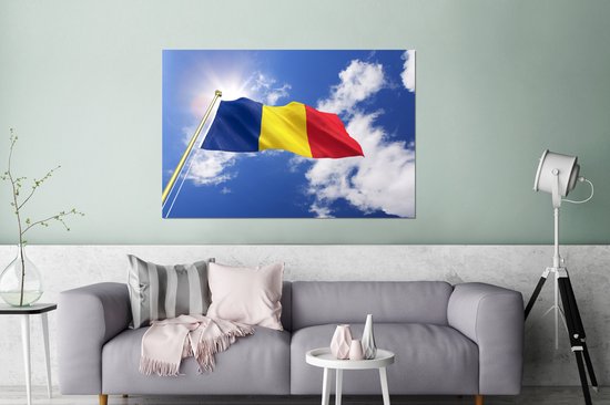 Le drapeau de la Roumanie flotte dans les airs Aluminium 180x120 cm - Tirage photo sur Aluminium (décoration murale en métal) XXL / Groot format!