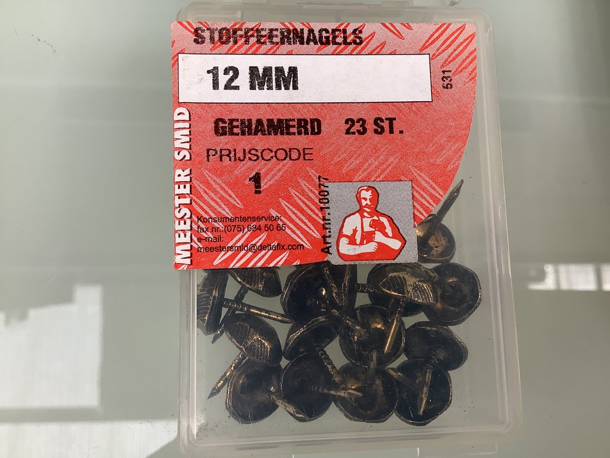 Stoffeer spijkers brons hamerslag. 12 mm breed.23 stuks. Bekleden.DeltafiX.