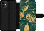 Bookcase Geschikt voor iPhone 11 telefoonhoesje - Bladeren - Goud - Groen - Met vakjes - Wallet case met magneetsluiting