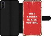 Bookcase Geschikt voor iPhone XS telefoonhoesje - Quotes - Spreuken - Niet storen ik kijk voetbal - Voetbal - Met vakjes - Wallet case met magneetsluiting