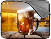 Laptophoes 15.6 inch  | Bier | Zachte binnenkant | Luxe Laptophoes | Kwaliteit Laptophoes met foto