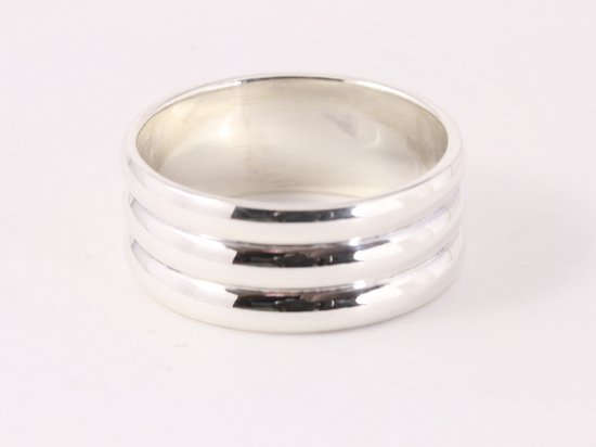 Hoogglans zilveren ring met ribbels - maat 22