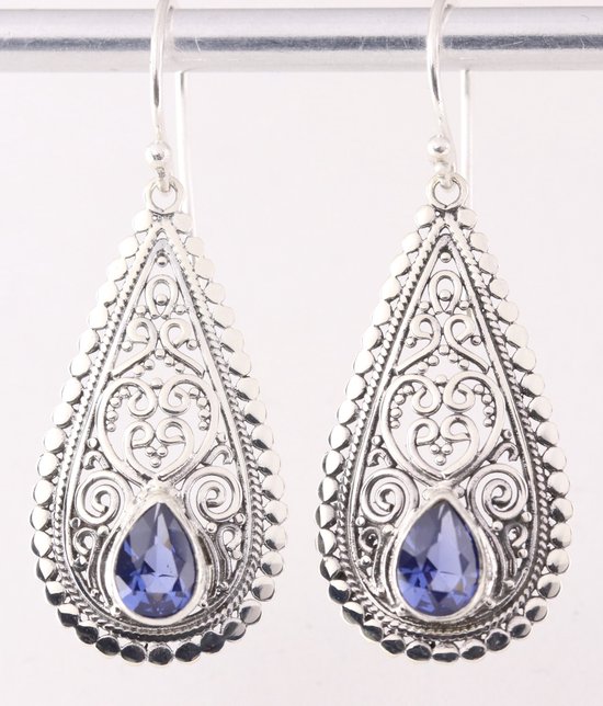 Boucles d'oreilles en argent décorées traditionnelles avec saphir bleu
