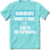 Gamers don't die pixel T-shirt | Blauw | Gaming kleding | Grappig game verjaardag cadeau shirt Heren – Dames – Unisex | - Licht Blauw - XL