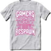 Gamers don't die T-shirt | Neon Roze | Gaming kleding | Grappig game verjaardag cadeau shirt Heren – Dames – Unisex | - Licht Grijs - Gemaleerd - 3XL