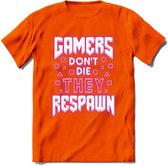 Gamers don't die T-shirt | Neon Roze | Gaming kleding | Grappig game verjaardag cadeau shirt Heren – Dames – Unisex | - Oranje - S