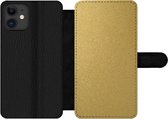 Bookcase Geschikt voor iPhone 12 Pro Max telefoonhoesje - Goud - Metaal - Luxe - Design - Met vakjes - Wallet case met magneetsluiting
