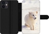 Bookcase Geschikt voor iPhone 12 telefoonhoesje - Vos - Sneeuw - Wit - Met vakjes - Wallet case met magneetsluiting