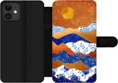 Bookcase Geschikt voor iPhone 12 Pro telefoonhoesje - Delfts Blauw - Goud - Bloemen - Met vakjes - Wallet case met magneetsluiting