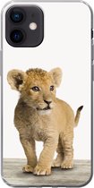 Geschikt voor iPhone 12 hoesje - Leeuw - Welp - Kinderen - Jongens - Dieren - Meisjes - Siliconen Telefoonhoesje