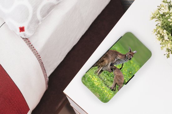 Bookcase pour iPhone 11 Pro Bookcase - Kangourou - Fleurs - Jeune - Avec poches - Étui portefeuille avec fermeture magnétique