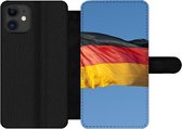 Bookcase Geschikt voor iPhone 11 telefoonhoesje - Foto van de Duitse vlag - Met vakjes - Wallet case met magneetsluiting