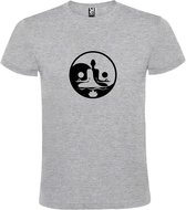 Grijs  T shirt met  print van  "mooie Boeddha in Yin Yang cirkel in meditatiehouding / Zen" print Zwart size S