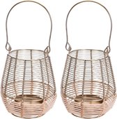 2x Metalen/rieten lantaarns kaarsenhouders goud 14 x 18 cm - Gouden windlicht - Woonaccessoires/woondecoraties