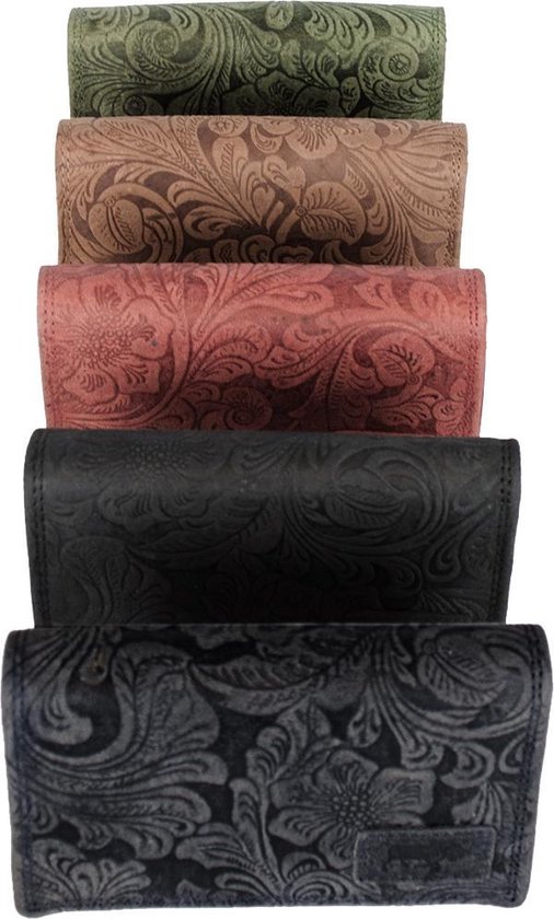 Stapel van vijf portemonnees in verschillende kleuren (groen, bruin, rood, zwart, grijs) met bloemenpatroon.