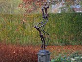 Tuinbeeld - bronzen beeld - 2 op ladder - 118 cm hoog