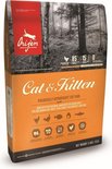 Orijen Cat & Kitten voerzak met afbeelding van bos en spelende kat.