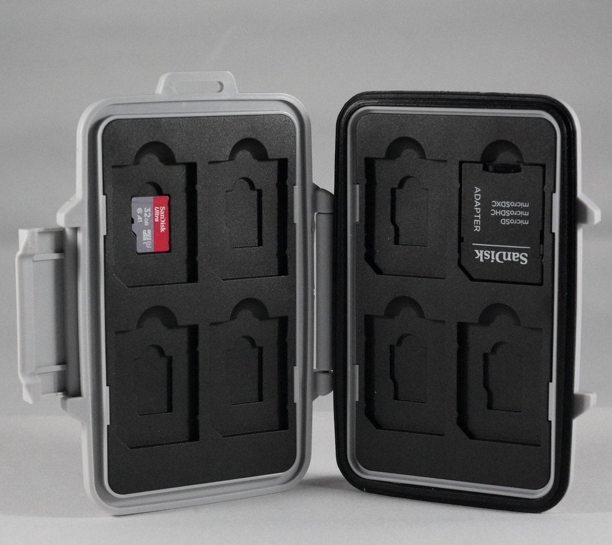 Geheugen kaart houder voor in totaal 8 SD en 8 Micro SD geheugen