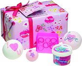 Bomb Cosmetics - Bad Geschenkset - More Amour- Handgegoten zeep - Badbruisballen