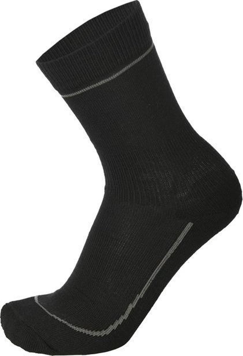 Medium weight short outdoor socks in primaloft