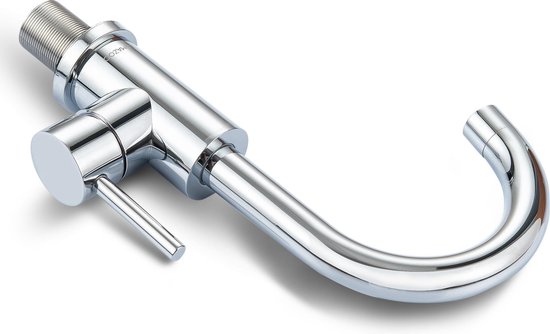 Chroomkleurige kraan met gebogen uitloop, draaibaar handvat en schroefdraadaansluiting.