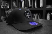 Exclusieve Kingsmen cap - Metalen Logo - Retro Trucker Cap - Zwart/ blauw + Luxe Petten Doos