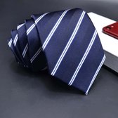 Zijden stropdassen - stropdas heren ThannaPhum Donkerblauwe zijden stropdas blauw en zilverkleurige strepen