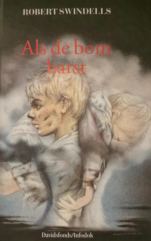 Couverture du livre "Als de bom barst" montrant un garçon portant un autre enfant sur son dos, sur fond sombre avec de la fumée.