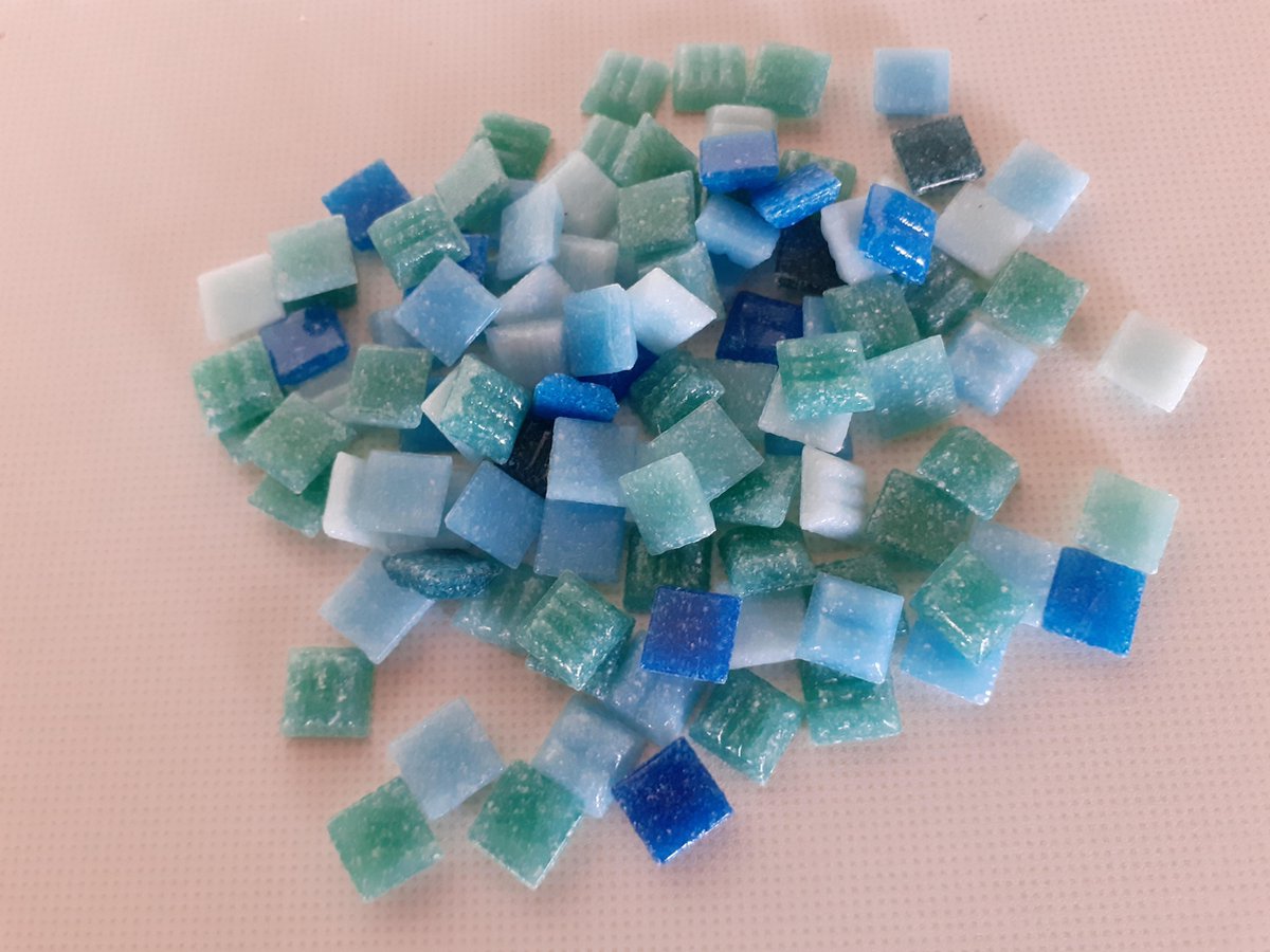 Mozaiek steentjes Glas Vierkant 1x1 cm Groen/Blauw Aqua mix 300 gram. - Konka's Mozaiek