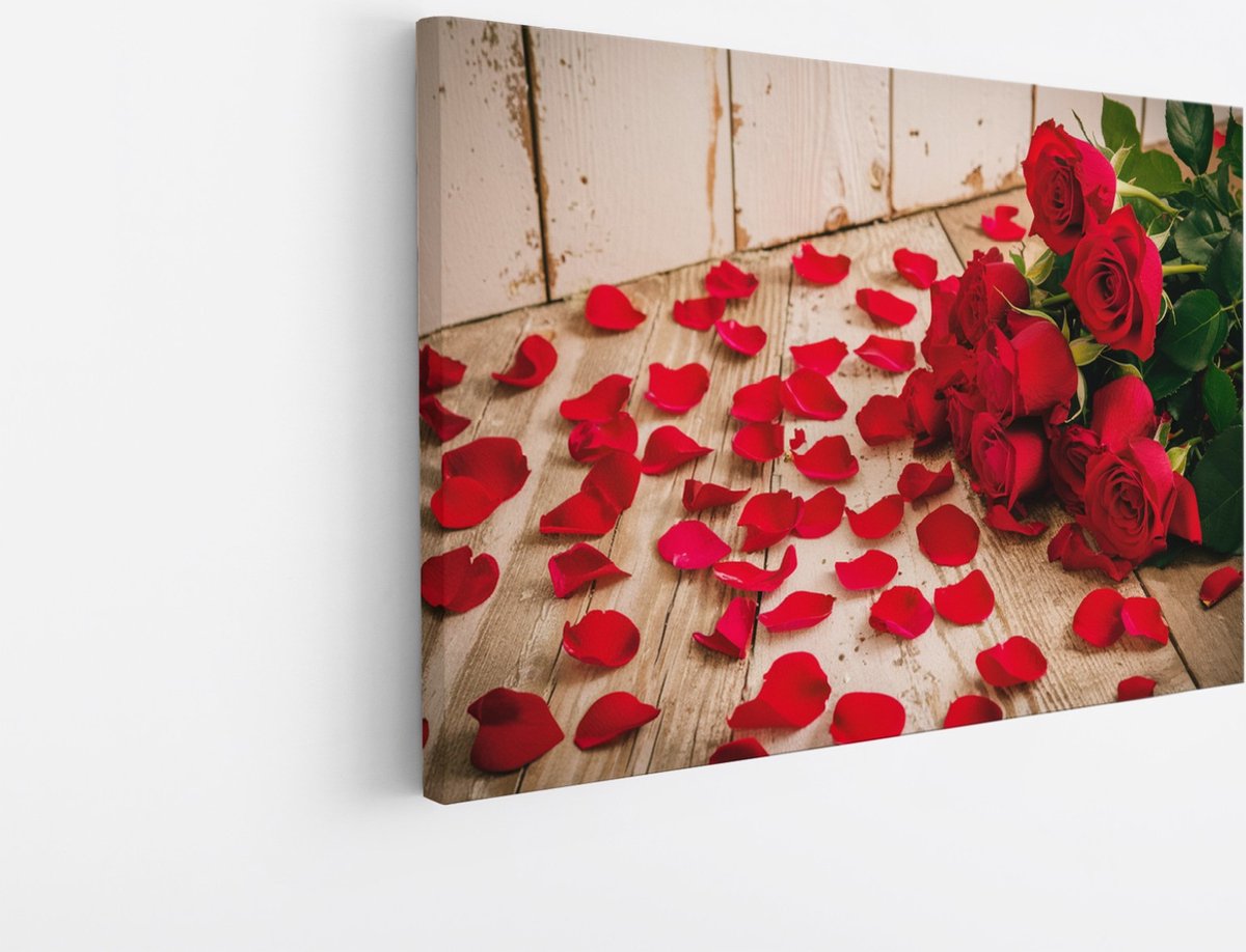 Saammp Canvas Schilderij - Rode Rozenblaadjes - Bloemen - 120x80 - Foto op canvas - Wanddecoratie - Muurdecoratie Woonkamer - Kantoor Decoratie Multicolor