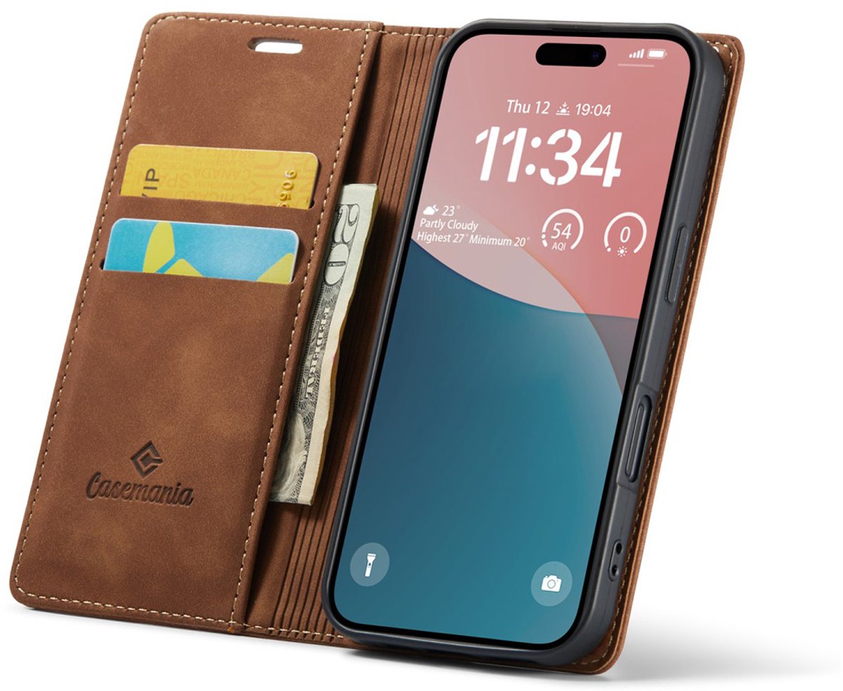 CaseMania Bookcase hoesje geschikt voor iPhone 16e - Effen Cognac - Kunstleer