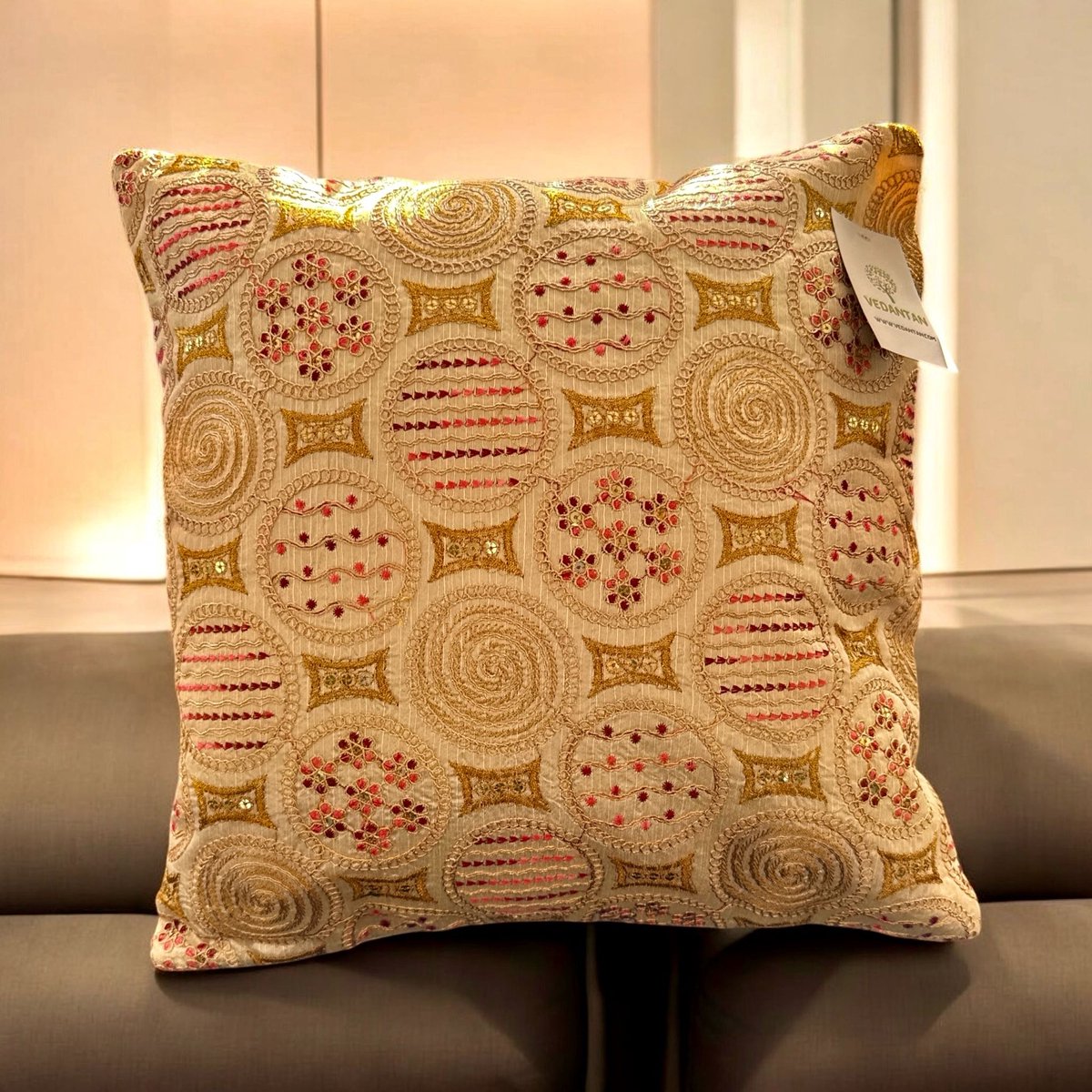 Kussens woonkamer - kussenhoes 40 x 40 cm - kussensloop - sierkussens - cushion cover - katoensilk - Kussenhoesjes - 2 stuks - etnisch Indiaas - borduurwerk - embroidery - Creme wit - Gouden