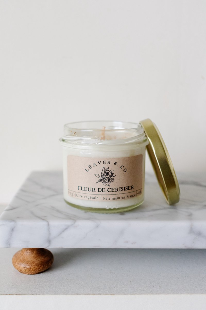 Natuurlijke gezonde geurkaars “Cherry Blossom” 90gr - Kaarsen Kersenbloesem met gedroogde bloemen - Huisparfum kaars - Geen GMO, 100% natuurlijk, pesticidenvrij
