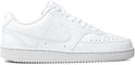 Witte Nike sneakers met veters, lage schacht en een gespikkelde zool.