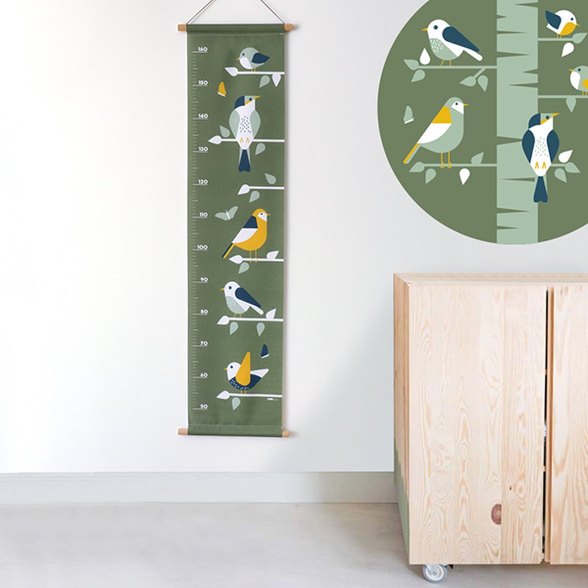 Groeimeter Vogels groen 30cm x 130cm - groeimeter - babykameraccessoire - katoen - vogels - groen - babykamer - muurdecoratie - stokken - lederlook touwtje